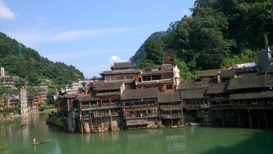 【丁香 .那年丁香】废纸箱子（散文）