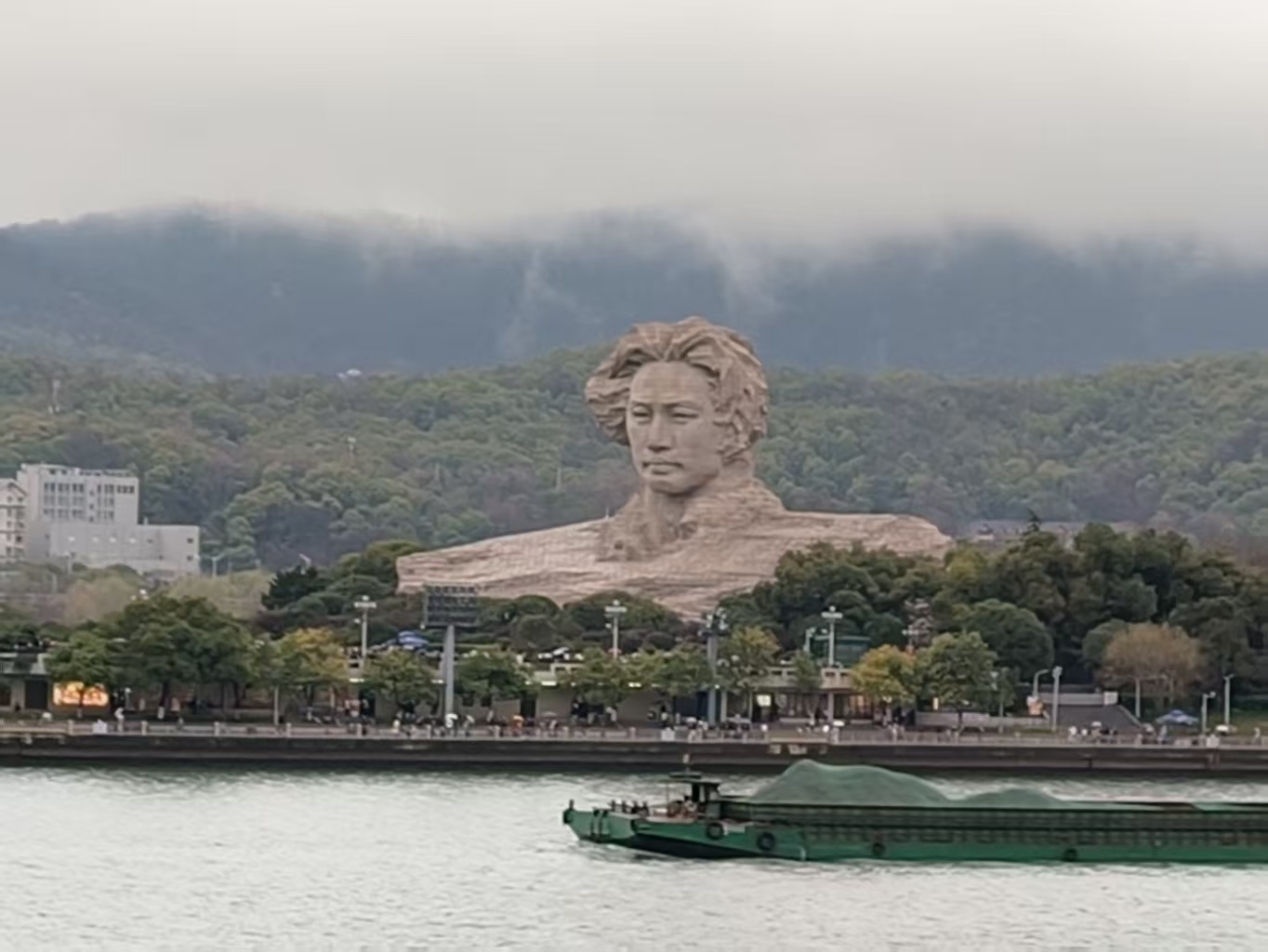【江山·风景线】【宁静】春雨润长沙（散文）