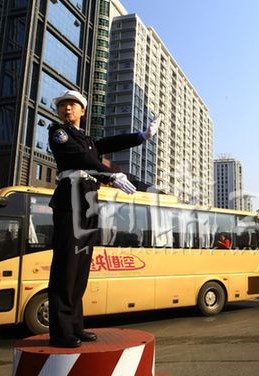 【摆渡·冬】村里的假警察（小说）